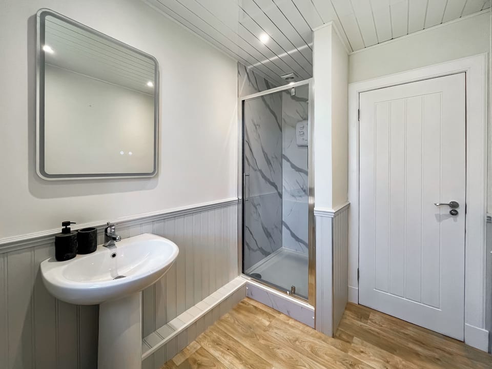 Bathroom | Queen Street Apartments 3, Dundee