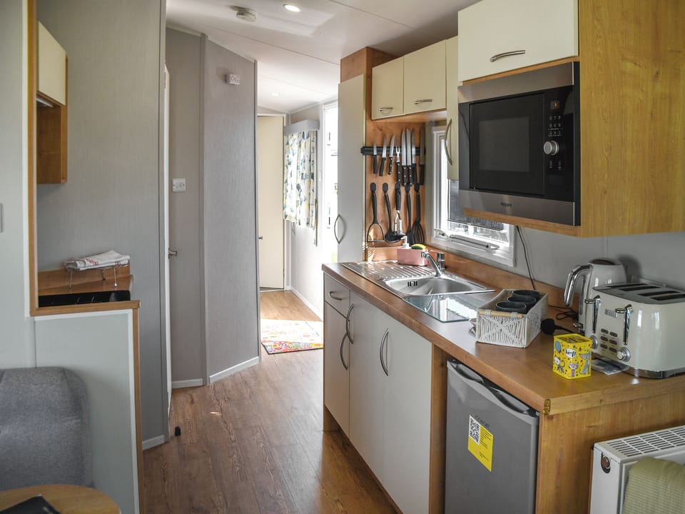 Kitchen | Kee Holiday Home, Scratby