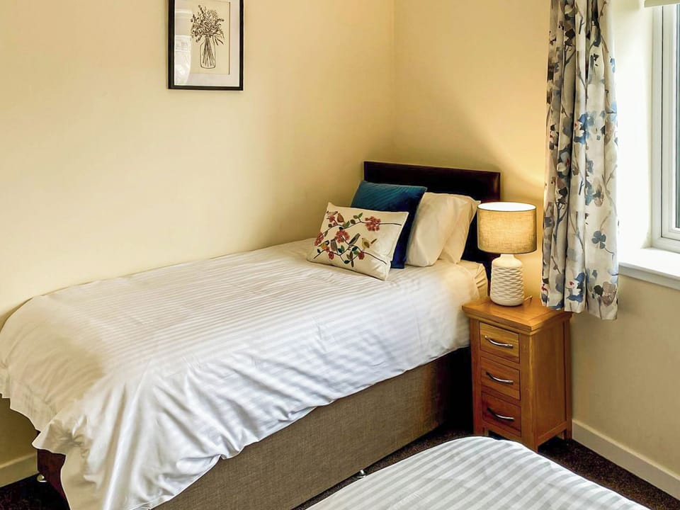Twin bedroom | Copinsay - Shaalder Apartments, Kirkwall