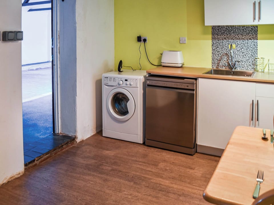 Kitchen/diner | The Pool House - Waterloo Place, Tibenham