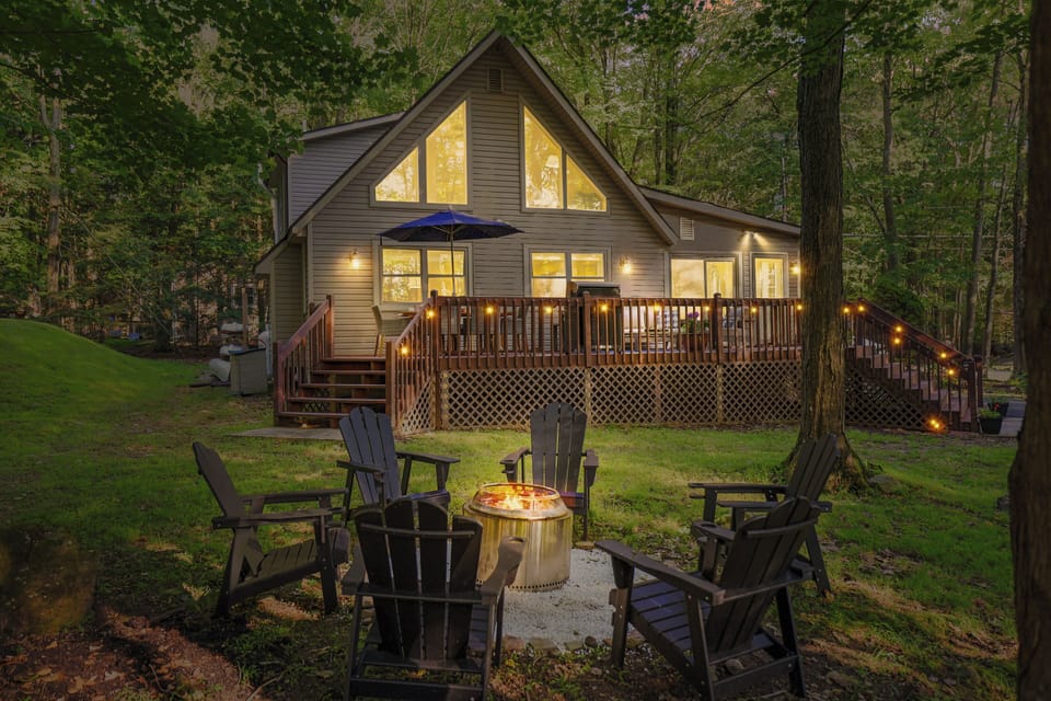 Vintage charm, forest calm, lake views & sunset bliss.  4 Bedrooms & loft.