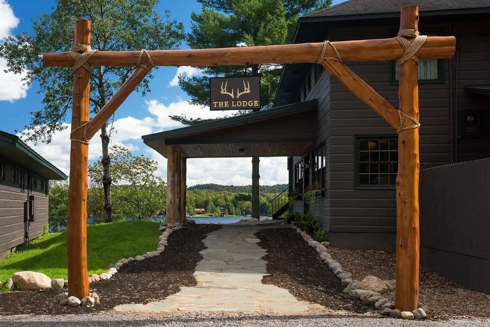 018-web-great-pines-summer-jm16-lodge