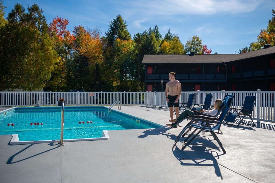 054-trailhead-lodge-fall-2023-web-exterior