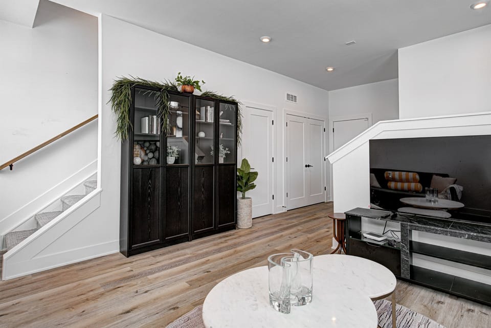 Designed for comfort and focus, this space includes a desk, chair, study lamp, TV, and a couch for breaks or reading. With lightning-fast Wi-Fi, it’s ideal for remote work, study, or relaxing.