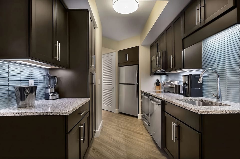Prepare beach-day meals easily on sleek granite counters.