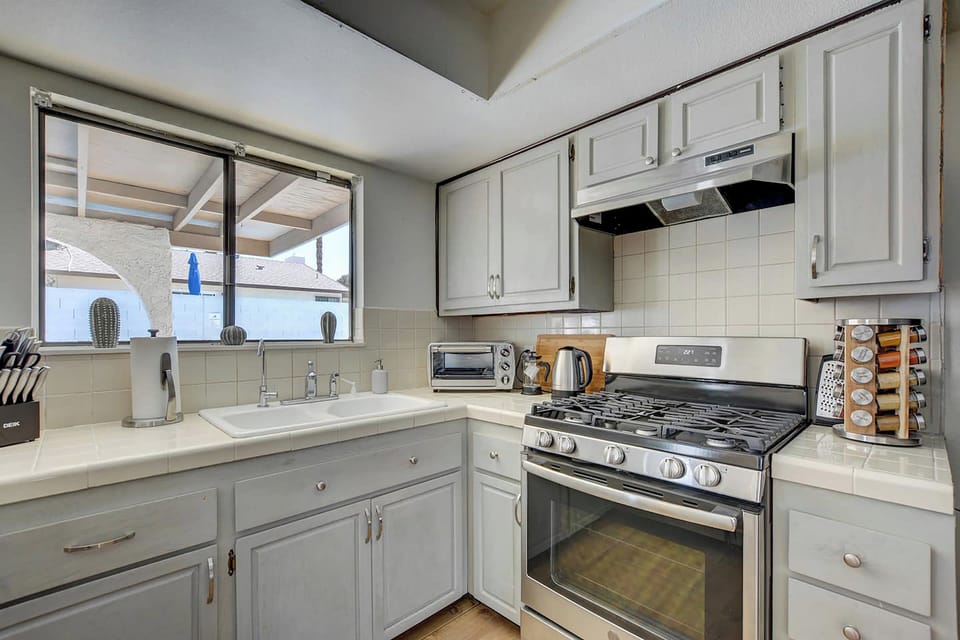 Cook in style in this sleek, well-lit culinary haven.