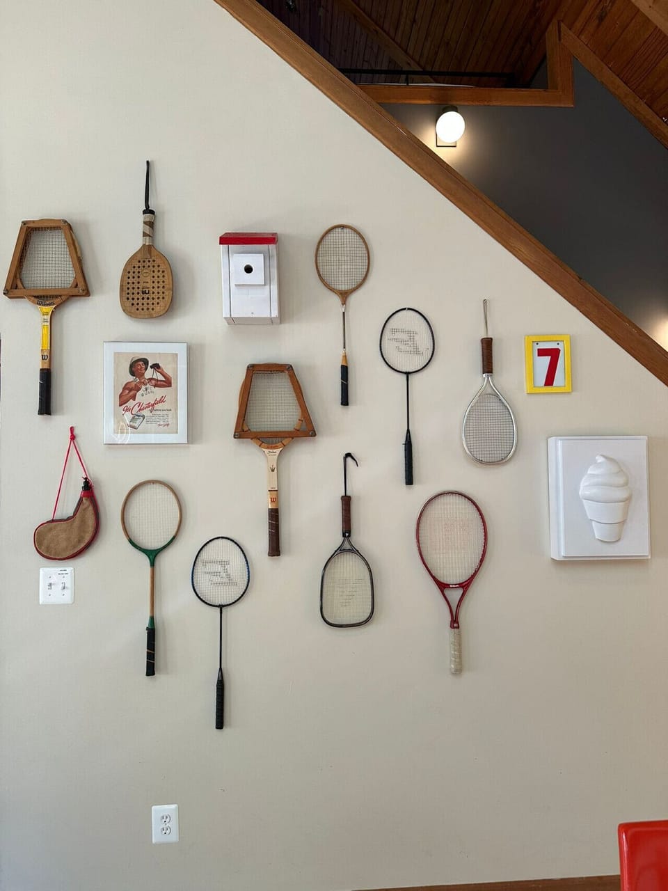 Playful wall display featuring vintage racquets 🎾🎨 A sporty touch that serves up serious vintage camp style!
