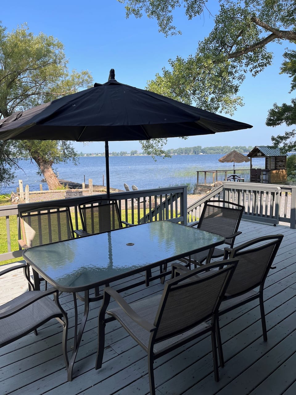 PRIVATE LAKEFRONT RETREAT