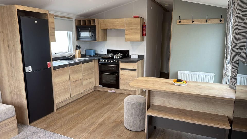 Stylish open-plan caravan kitchen and dining space, designed for easy family breaks with all the comforts you need. A welcoming base for exploring caravan sites and UK campsites, including Welcome Family Holiday Park.