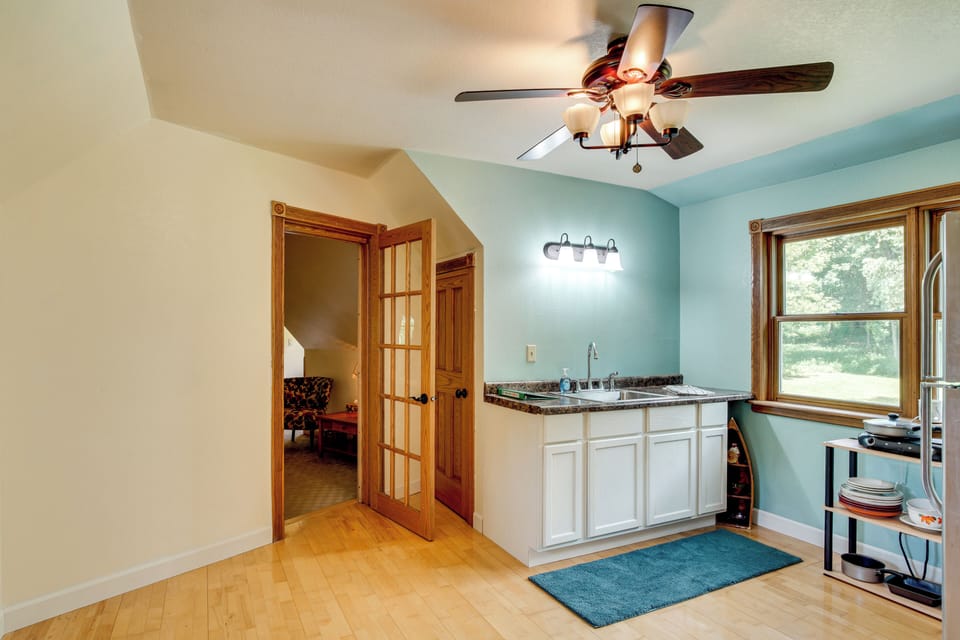 Kitchenette | Refrigerator | Microwave | Hot Plate | 3rd Floor