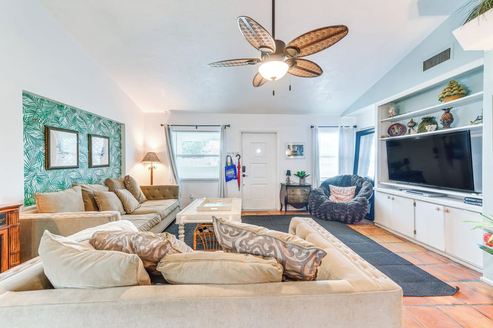 Bradenton Vacation Rental | 5BR | 2BA | 1 Step to Enter | 2,500 Sq Ft