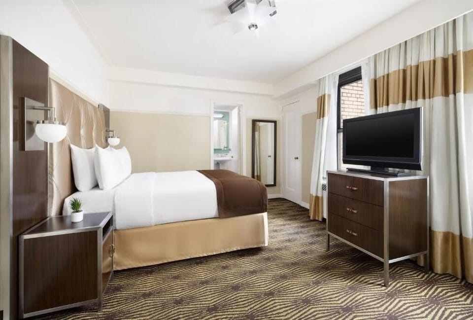 1 Queen size bed unit