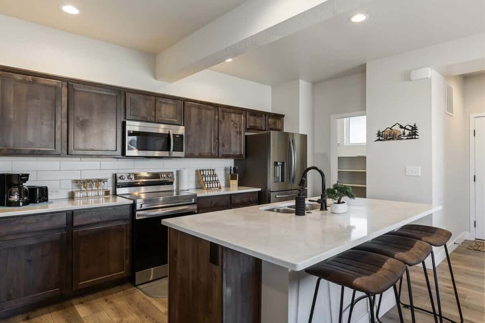 Kitchen island with 3 additional seats