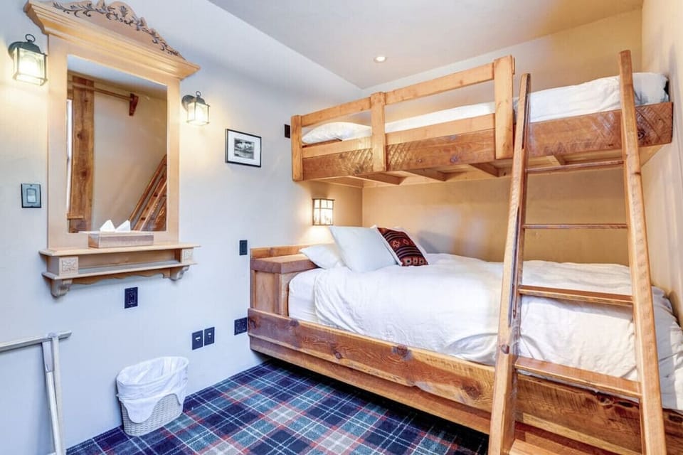 Additional bedroom with bunkbed