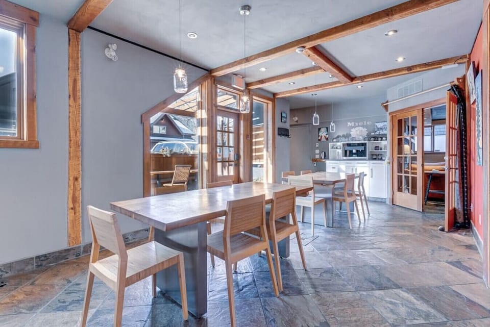 Shared dining room