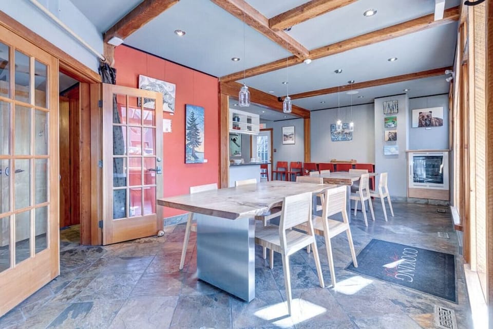 Shared dining room