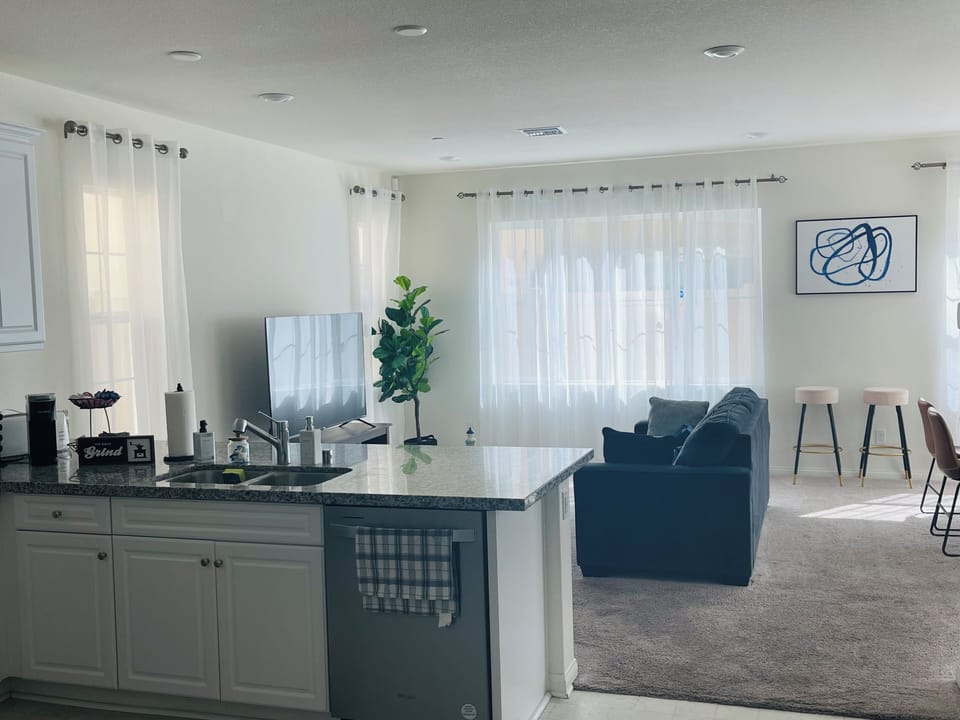 Full-Kitchen