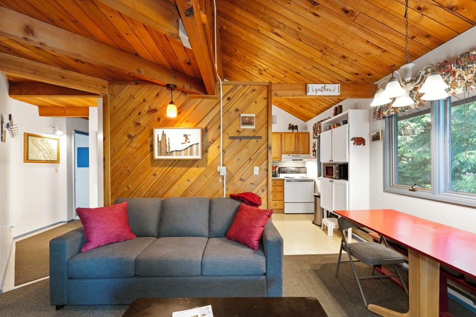 Lounge area with multiple seating options | Lower Level