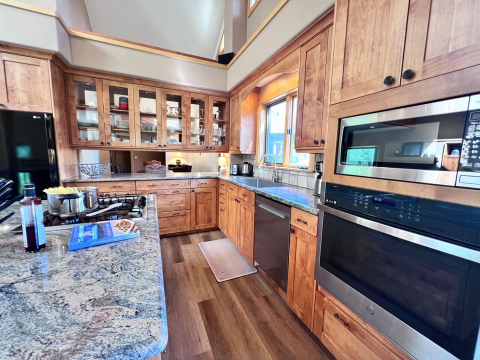 Fully equipped kitchen to meet all your cooking needs