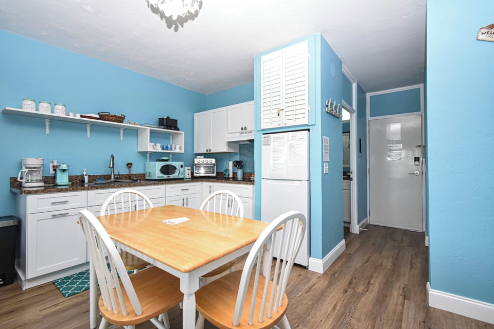 Full Kitchen to cook a meal with everything provided