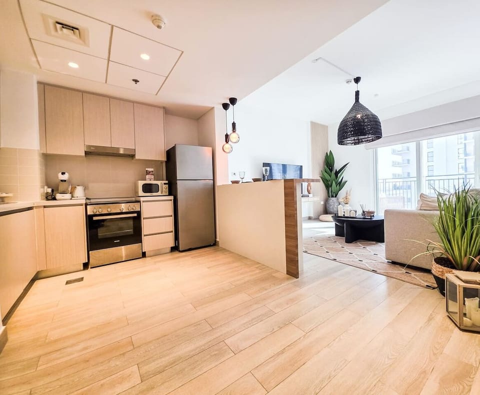 Whether you`re brewing your morning coffee or preparing a family feast, this stylish kitchen has you covered.