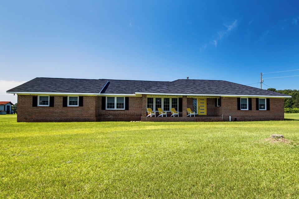 Albany Vacation Rental | 5BR | 4BA | 3,000 Sq Ft | 2 Steps to Enter