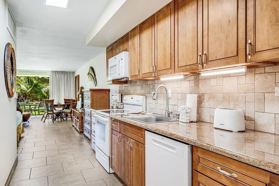 Cook in Paradise! Fully stocked kitchen