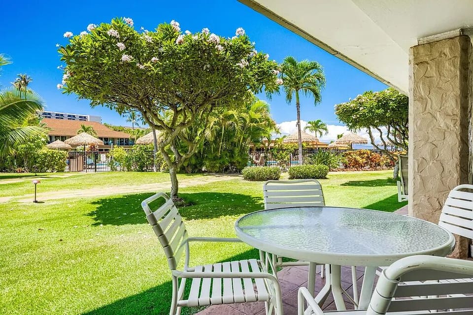 Ground-Floor Lanai Steps to Beach, Pool/Spa & Castaway Cafe