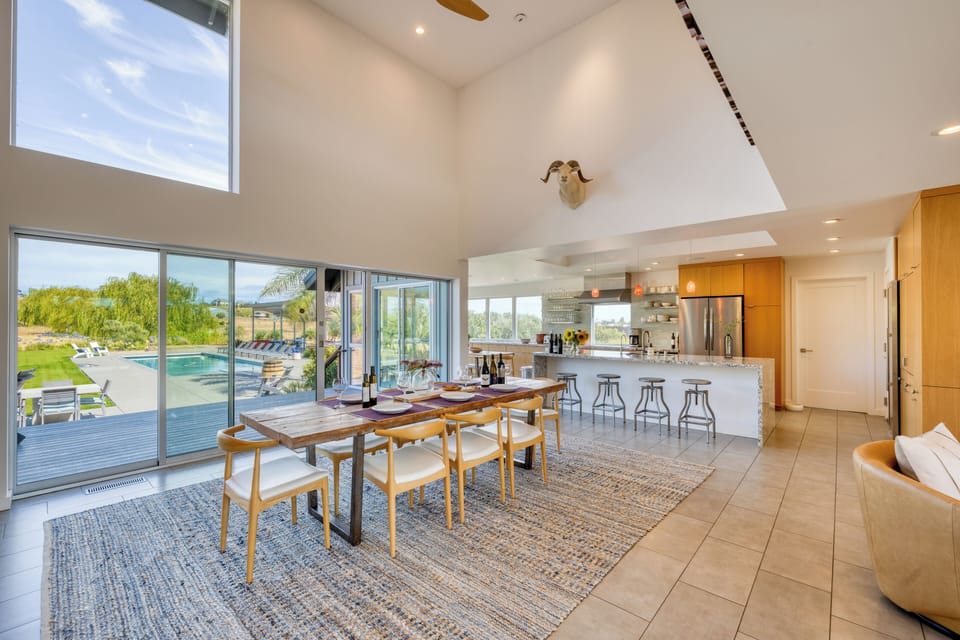 Spacious dining area with ample seating—dine with a beautiful view of the outdoors.