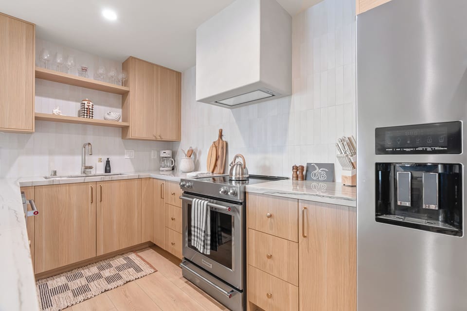 Fully equipped kitchen.