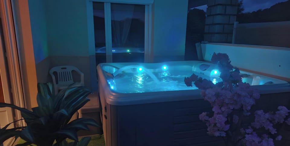 Indoor spa tub