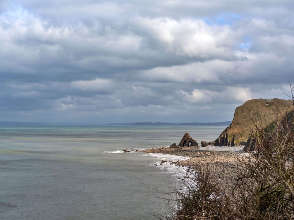Water, Body Of Water, Rock, Coast, Cloud, Horizon, Coastal And Oceanic Landforms, Sea, Ecoregion, Shore