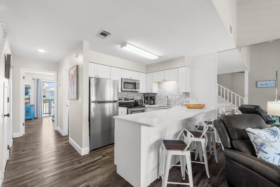 Kitchen with Breakfast Bar