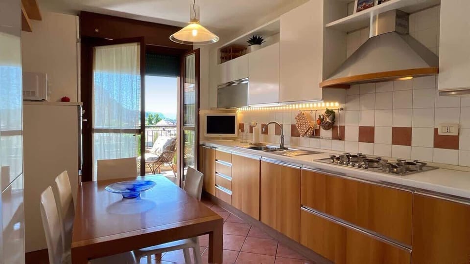 Kitchen complete with appliances