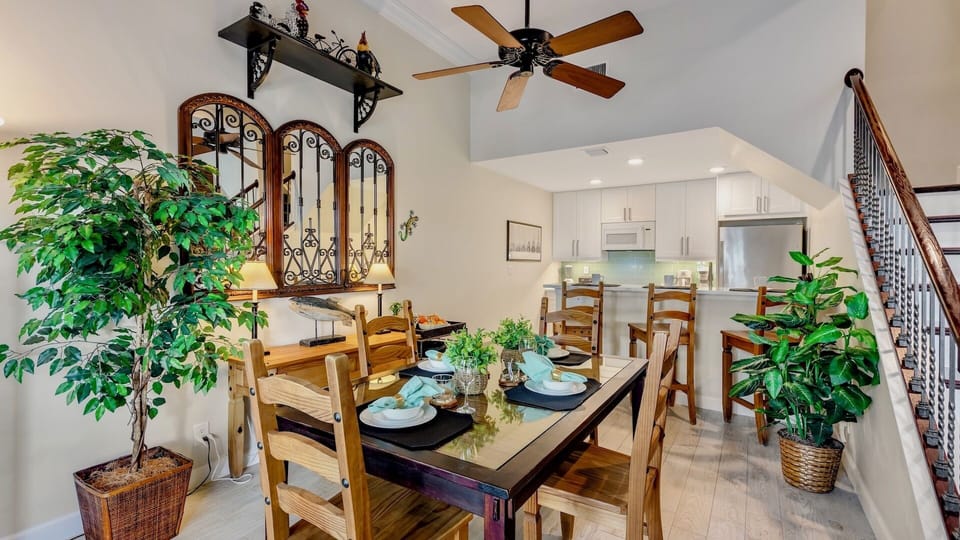 Regal dining accommodations for 4...