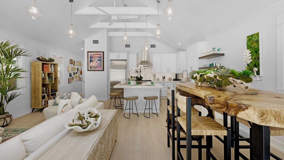 12-712 ASHE ST kitchen - 1