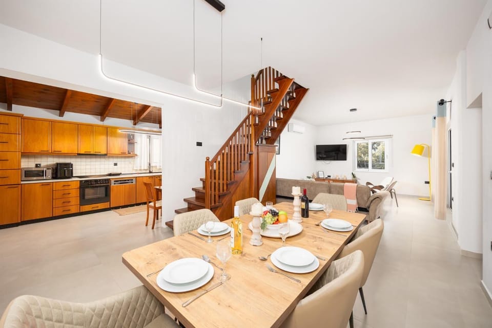 Living room with sofa, dining area, A/C, WiFi internet, and satellite TV