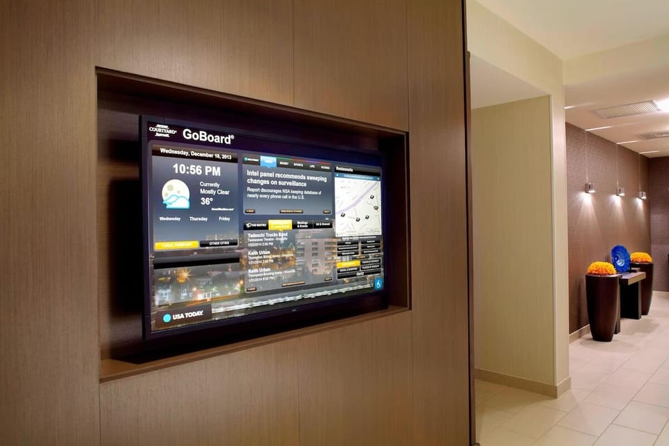 Plan your day easily with on-site digital information displays.