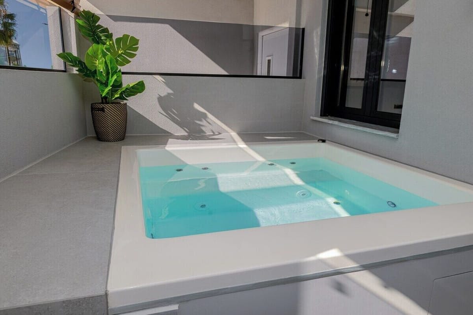 Indoor spa tub