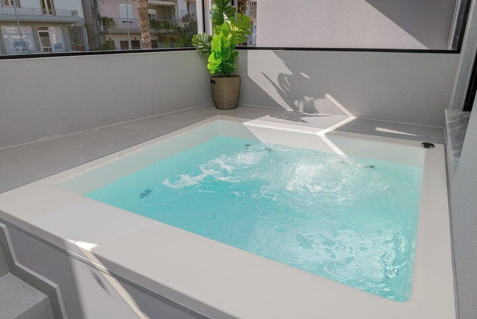 Indoor spa tub