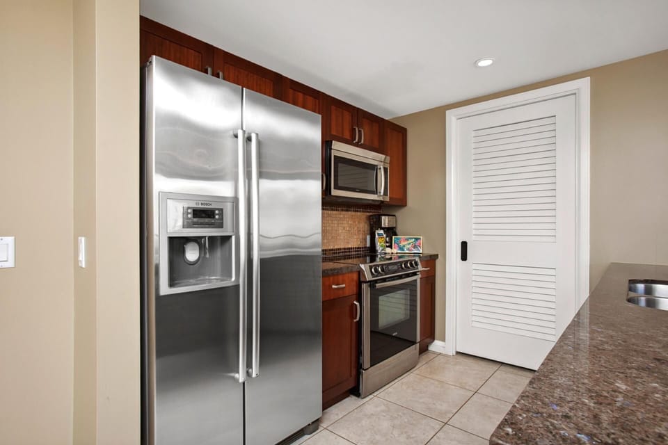 Fully equipped kitchen with rich wood cabinetry and sleek design HKH-516