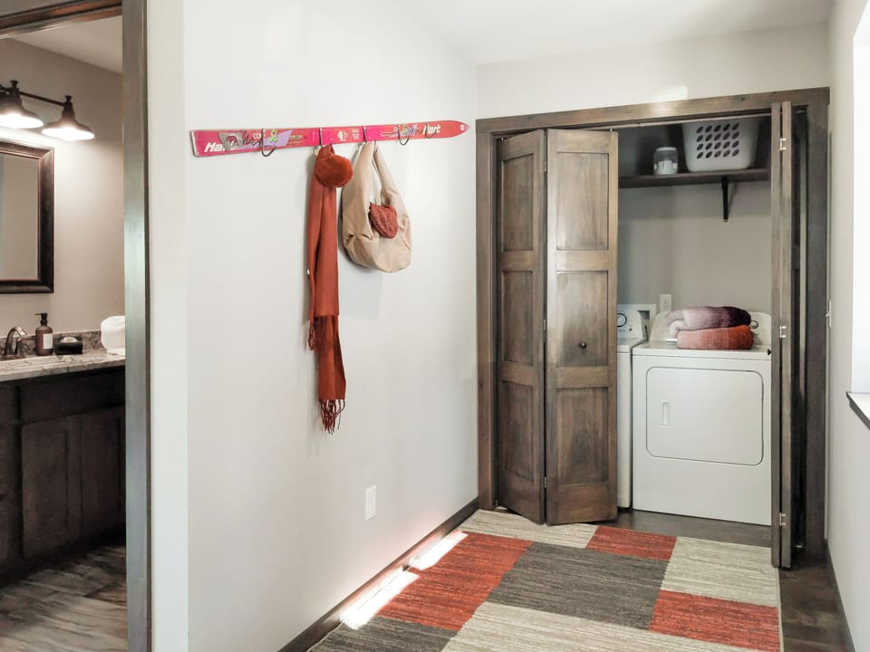 Mud Room - Entry Area with laundry facilities