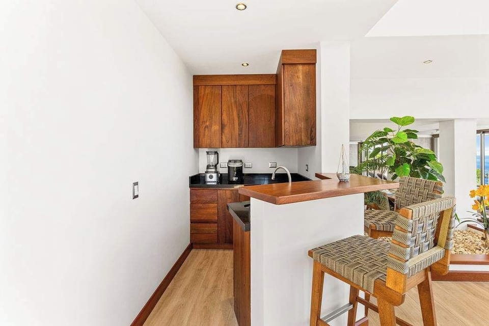 Kitchenette: Snack breaks strongly encouraged.