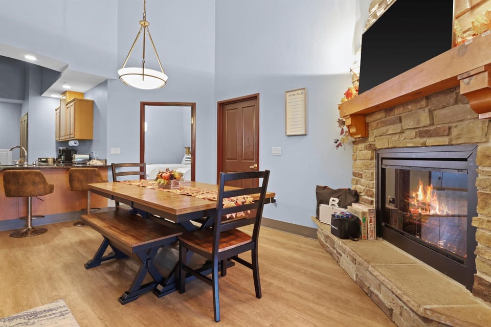 Fall vibes for the whole family in your huge dining area