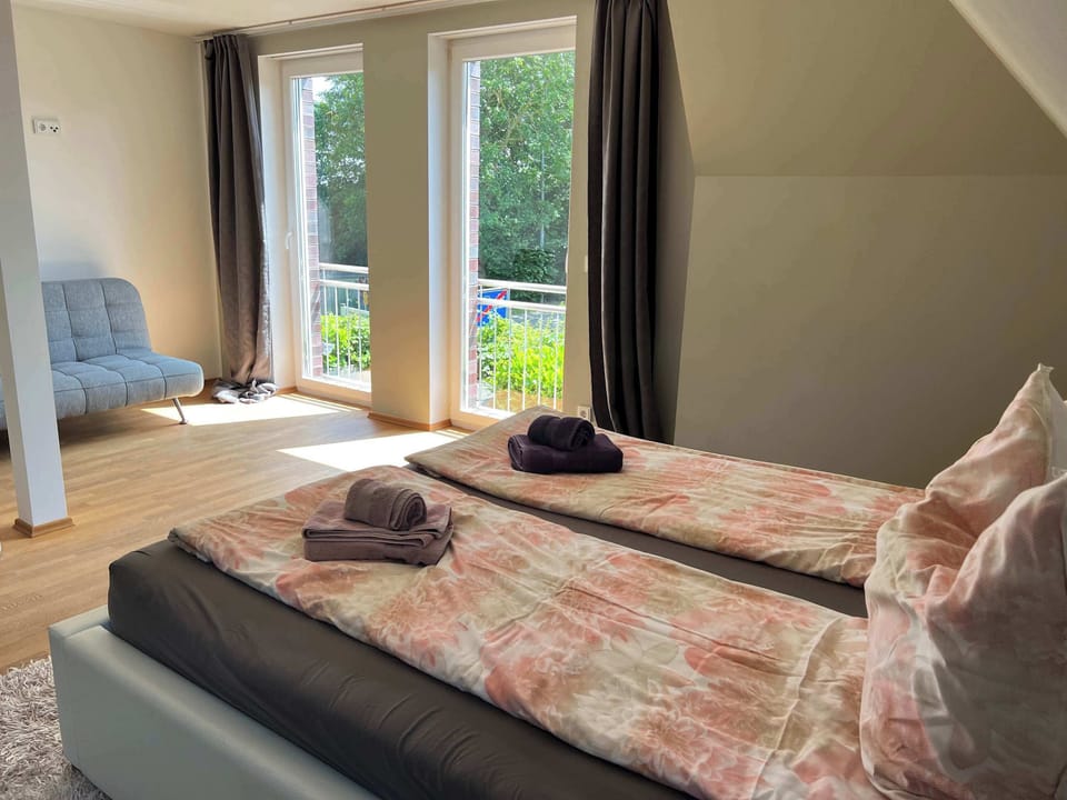 Schlafzimmer 1