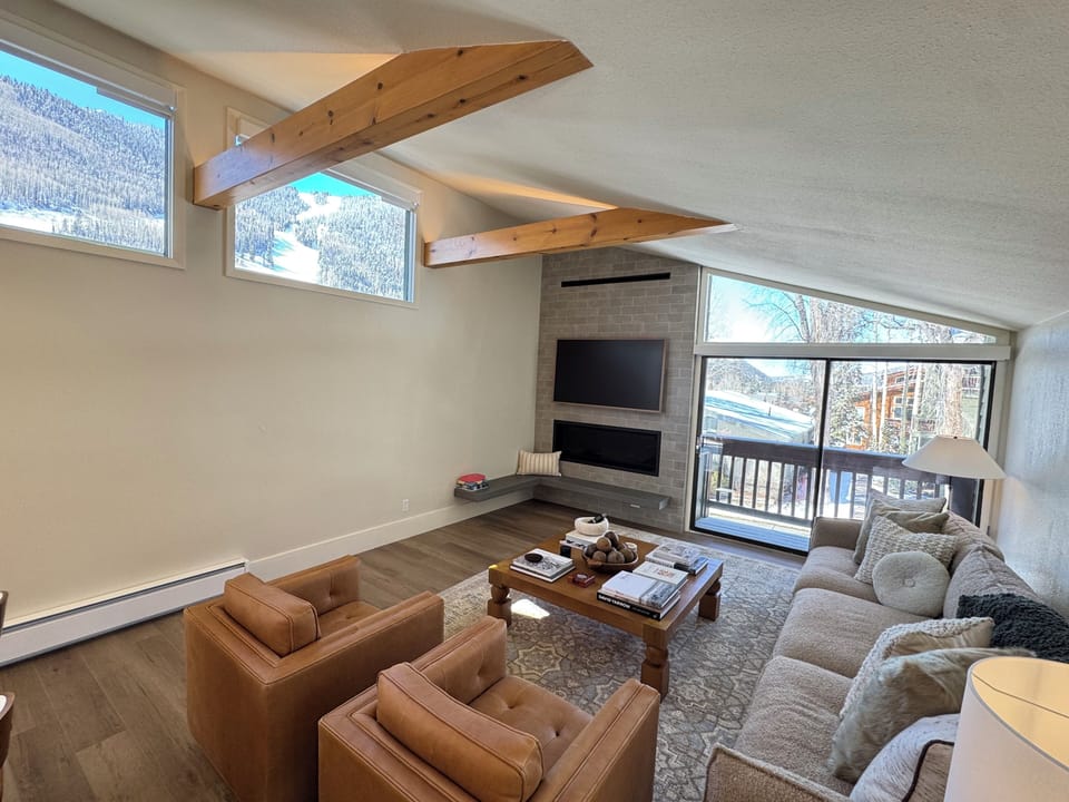 Living room - views of the ski runs