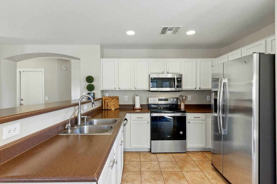 Spacious kitchen with everything you need to feel at home. 