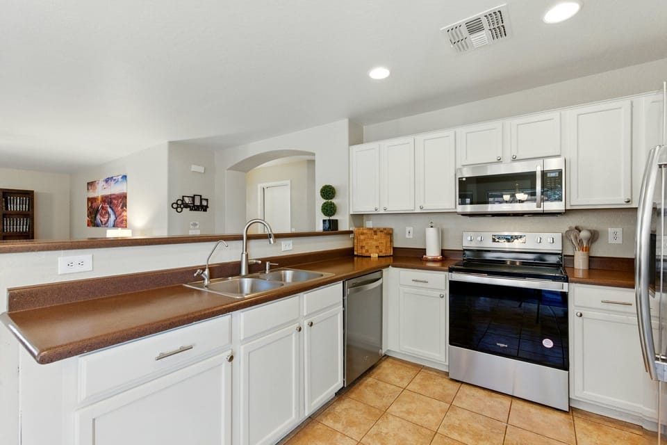 Cook up memories in the fully equipped kitchen with standard cook/bakeware.