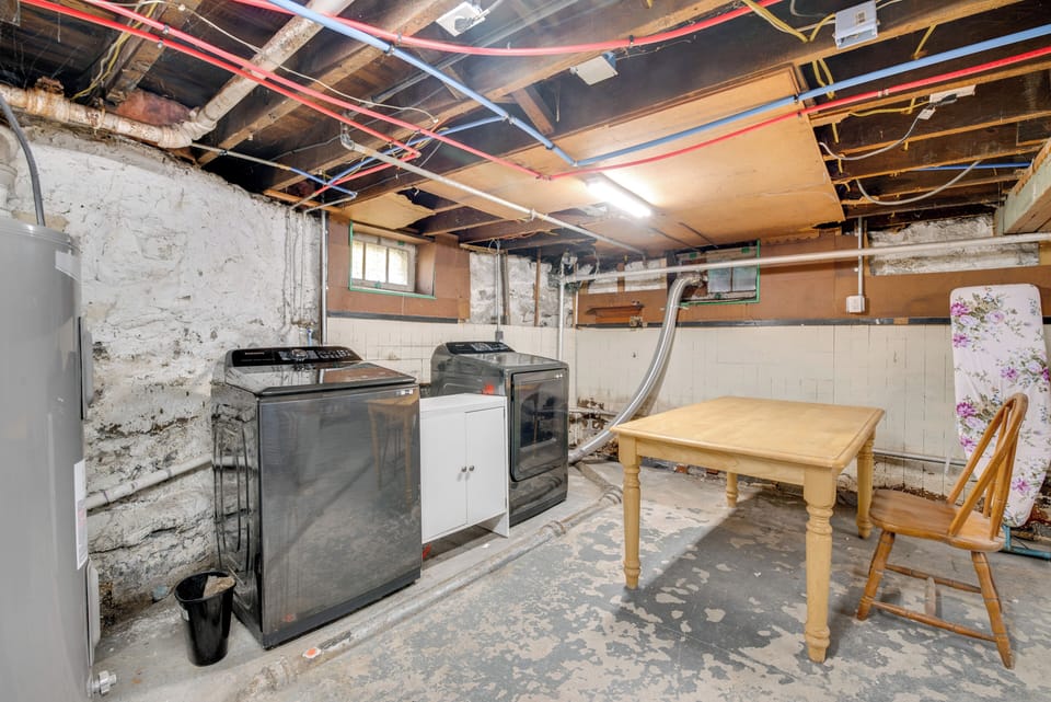 Basement | Washer & Dryer
