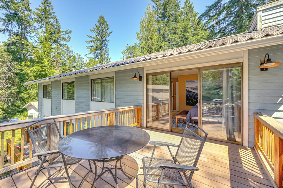 2-Story House | Private Balcony | Shared Gazebo & Yard
